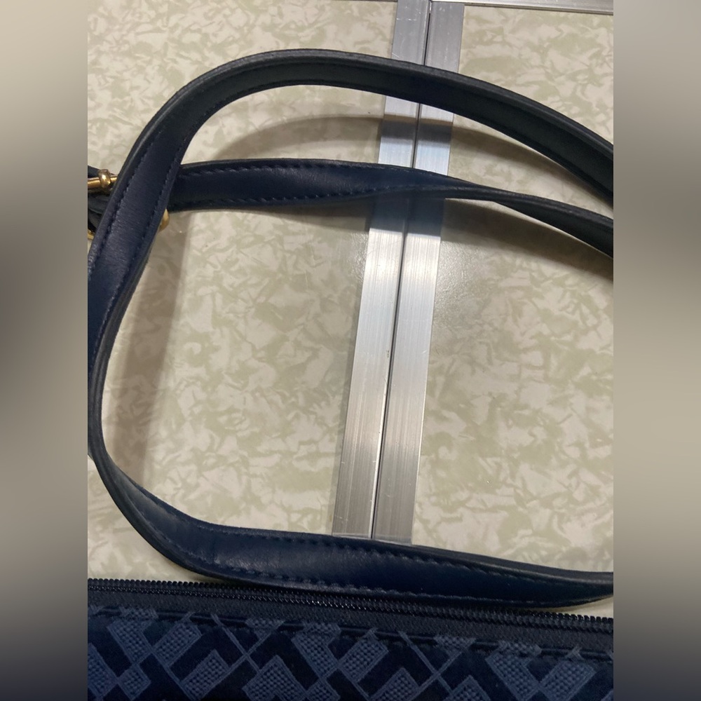 Tommy Hilfiger Purse - Picture 8 of 13